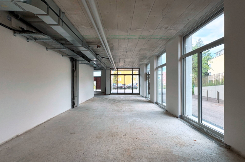 241m² commercial
