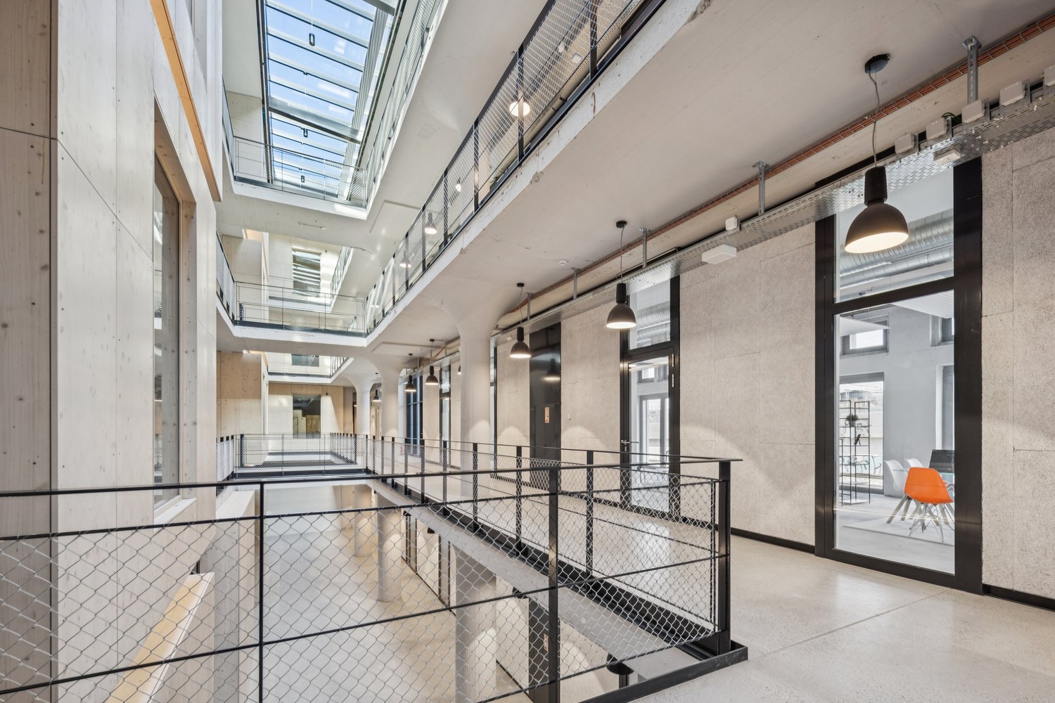 103m² shop