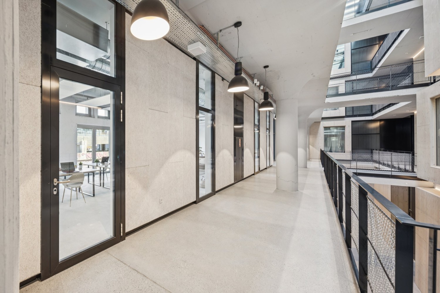 103m² shop