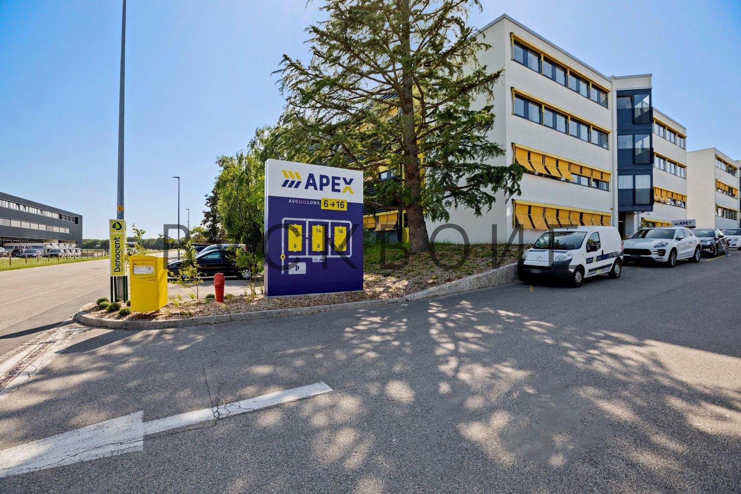 236m² atelier, photo 2 sur 2