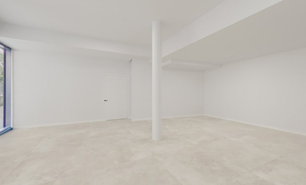 100m² shop