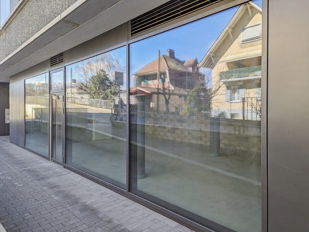 100m² shop
