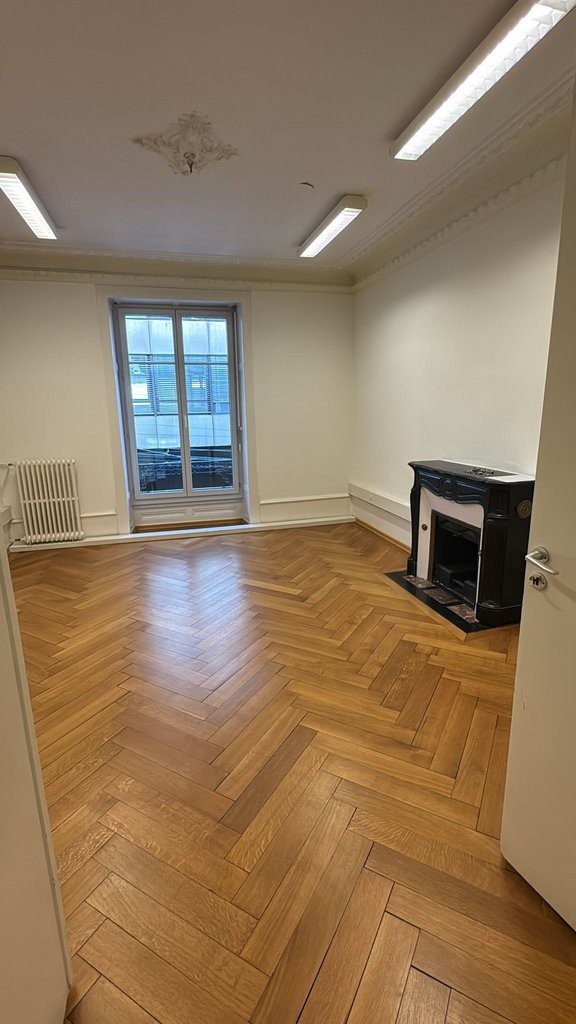 131m² office