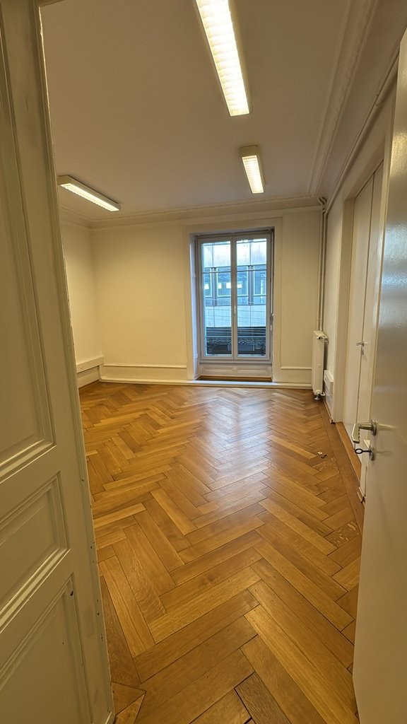 131m² office