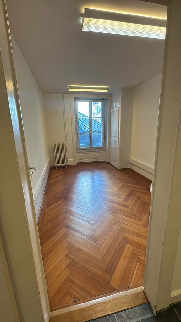 131m² office
