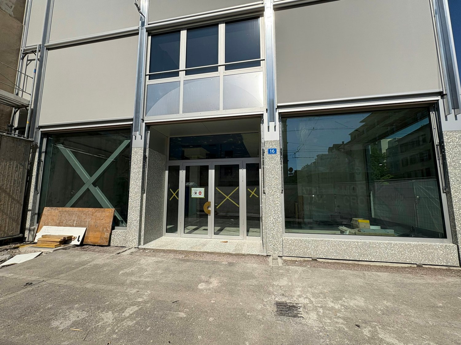 204m² commercial, photo 3 sur 10