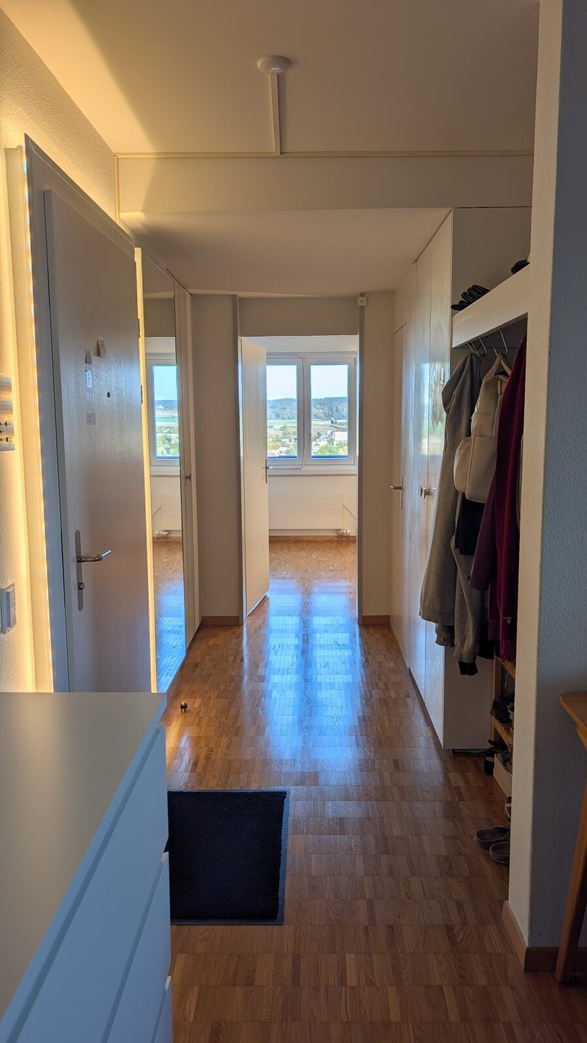 Appartement de 2 ½ pièces

Lumineux appartement de 2.5 pièces au 10ème étage avec balcon et vue dégagée sur Winterthur

A Oberwinterthur, dans le complexe "Unteres Bühl", nous louons dès le 1.11.2026 ce bel appartement de 2.5 pièces au 10ème étage.

Équipements :
- Cuisine avec plaques vitrocéramiqu, photo 8 sur 8
