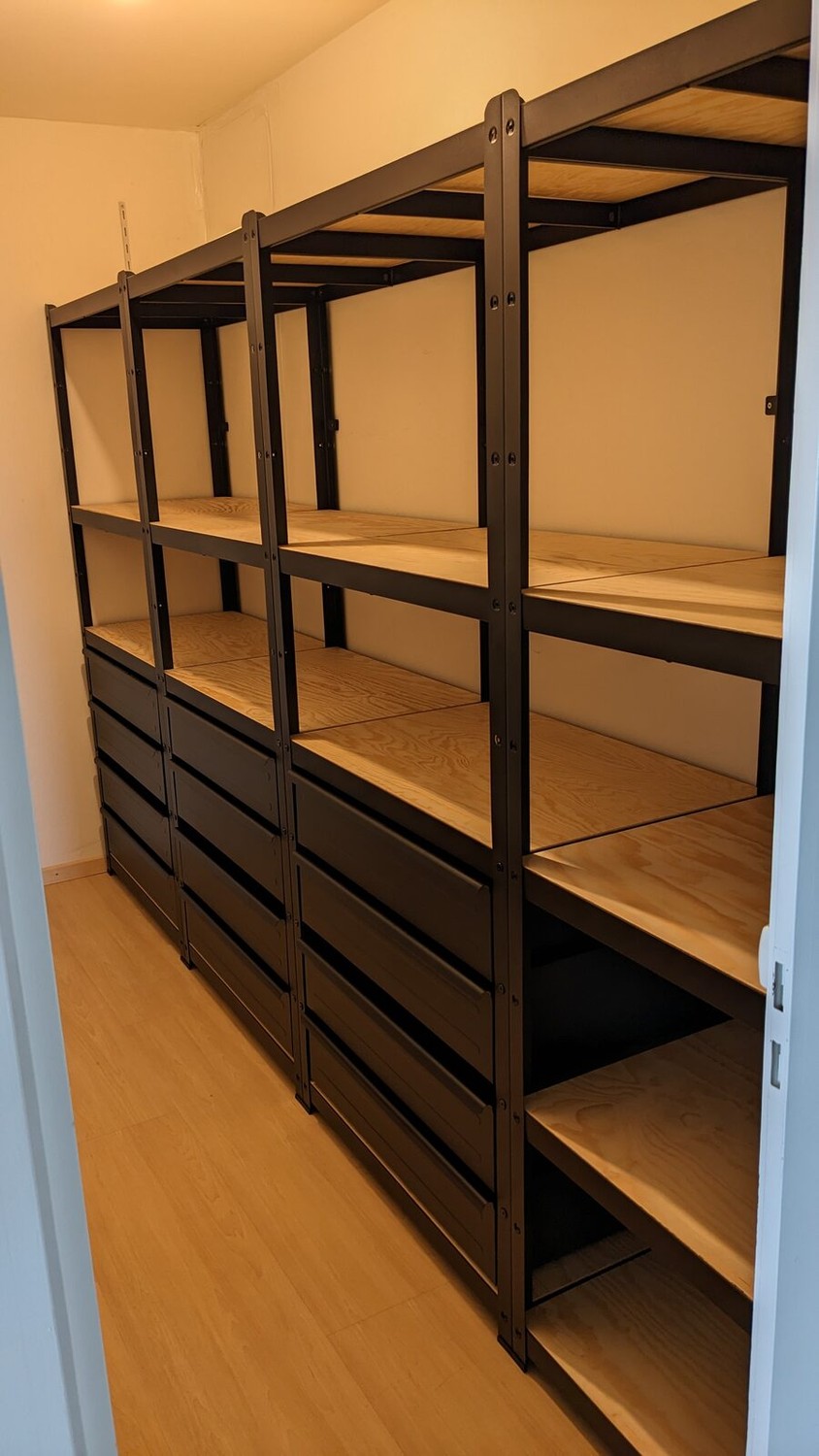 Appartement de 2 ½ pièces

Lumineux appartement de 2.5 pièces au 10ème étage avec balcon et vue dégagée sur Winterthur

A Oberwinterthur, dans le complexe "Unteres Bühl", nous louons dès le 1.11.2026 ce bel appartement de 2.5 pièces au 10ème étage.

Équipements :
- Cuisine avec plaques vitrocéramiqu, photo 4 sur 8