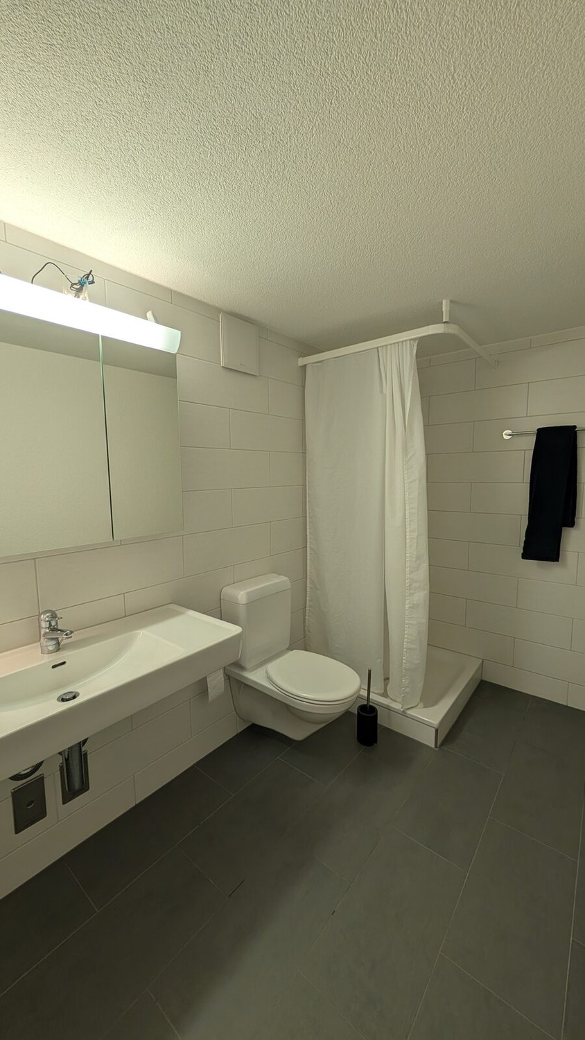Appartement de 2 ½ pièces

Lumineux appartement de 2.5 pièces au 10ème étage avec balcon et vue dégagée sur Winterthur

A Oberwinterthur, dans le complexe "Unteres Bühl", nous louons dès le 1.11.2026 ce bel appartement de 2.5 pièces au 10ème étage.

Équipements :
- Cuisine avec plaques vitrocéramiqu, photo 6 sur 8