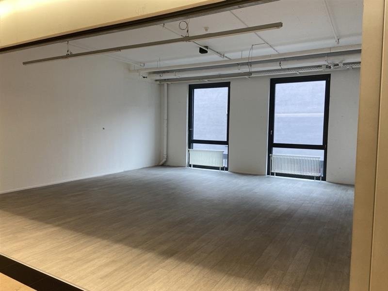 58m² shop, photo 3 sur 4
