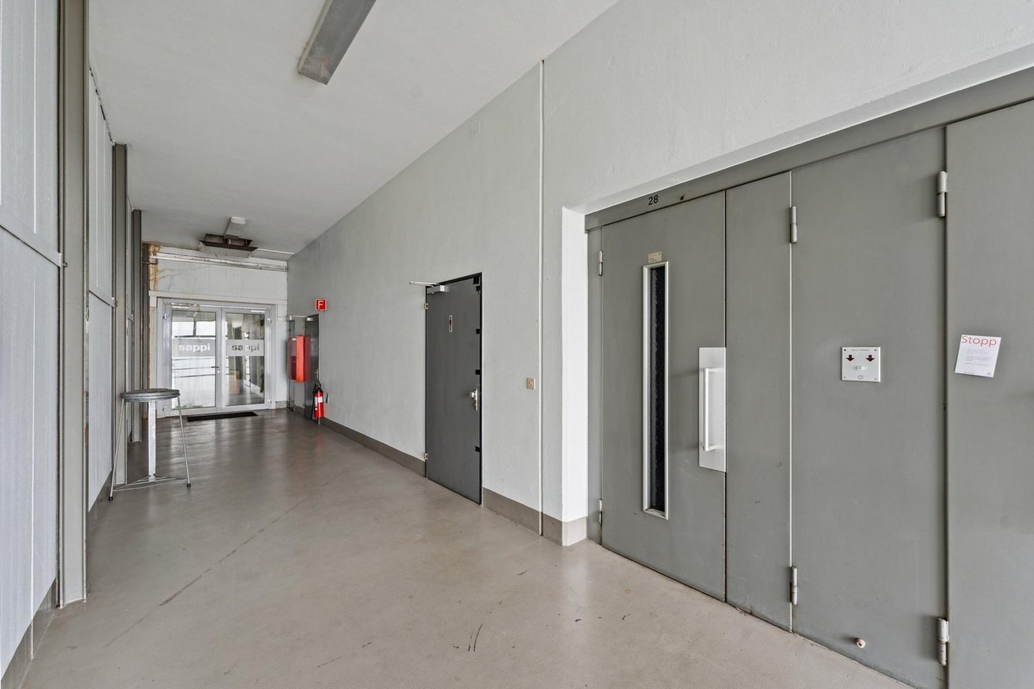 1430m² office