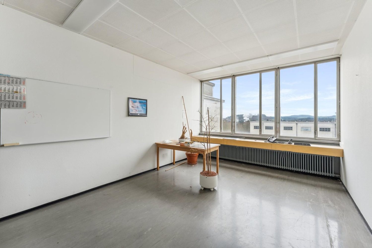 1430m² office
