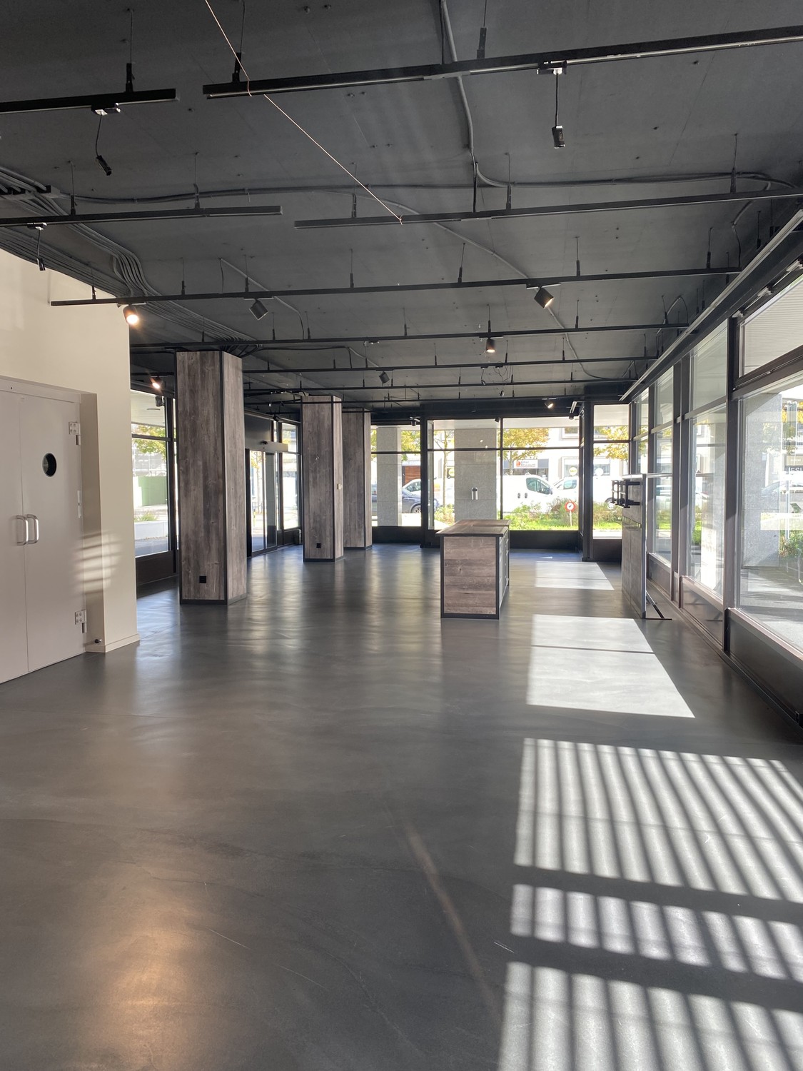 144m² commercial