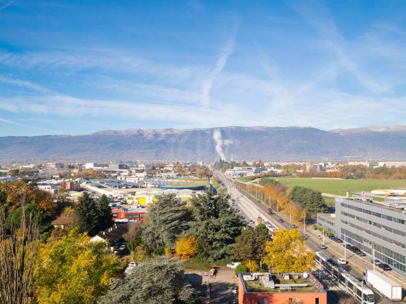 640m² office
