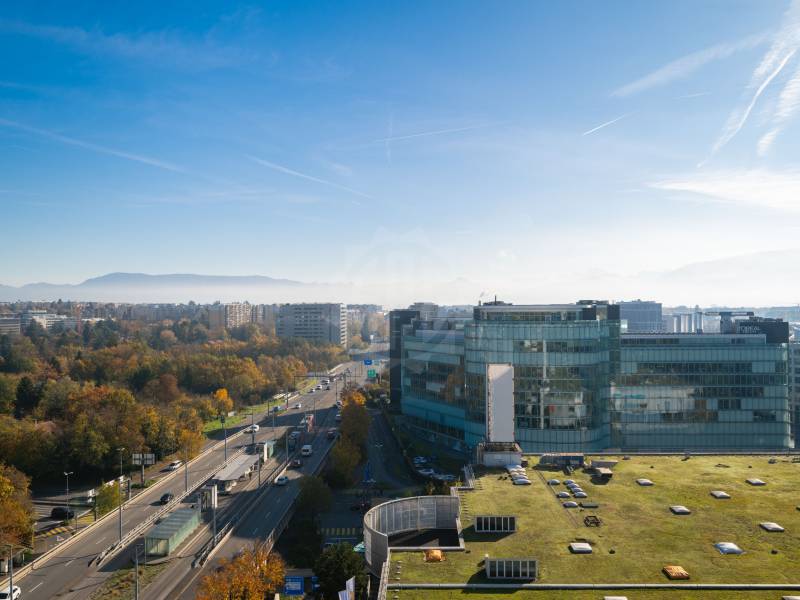 640m² office