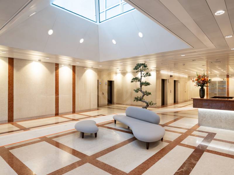 640m² office