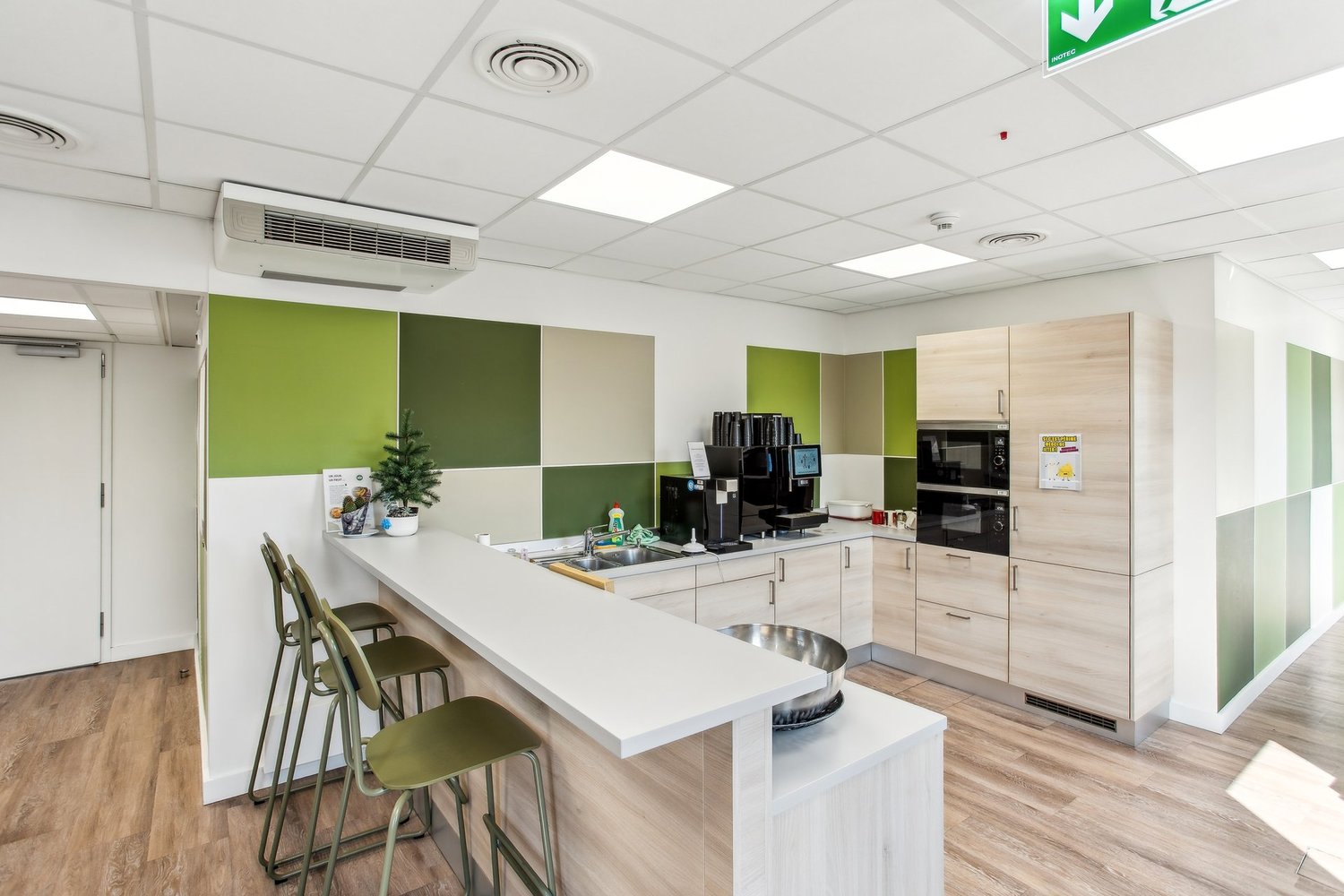3600m² office