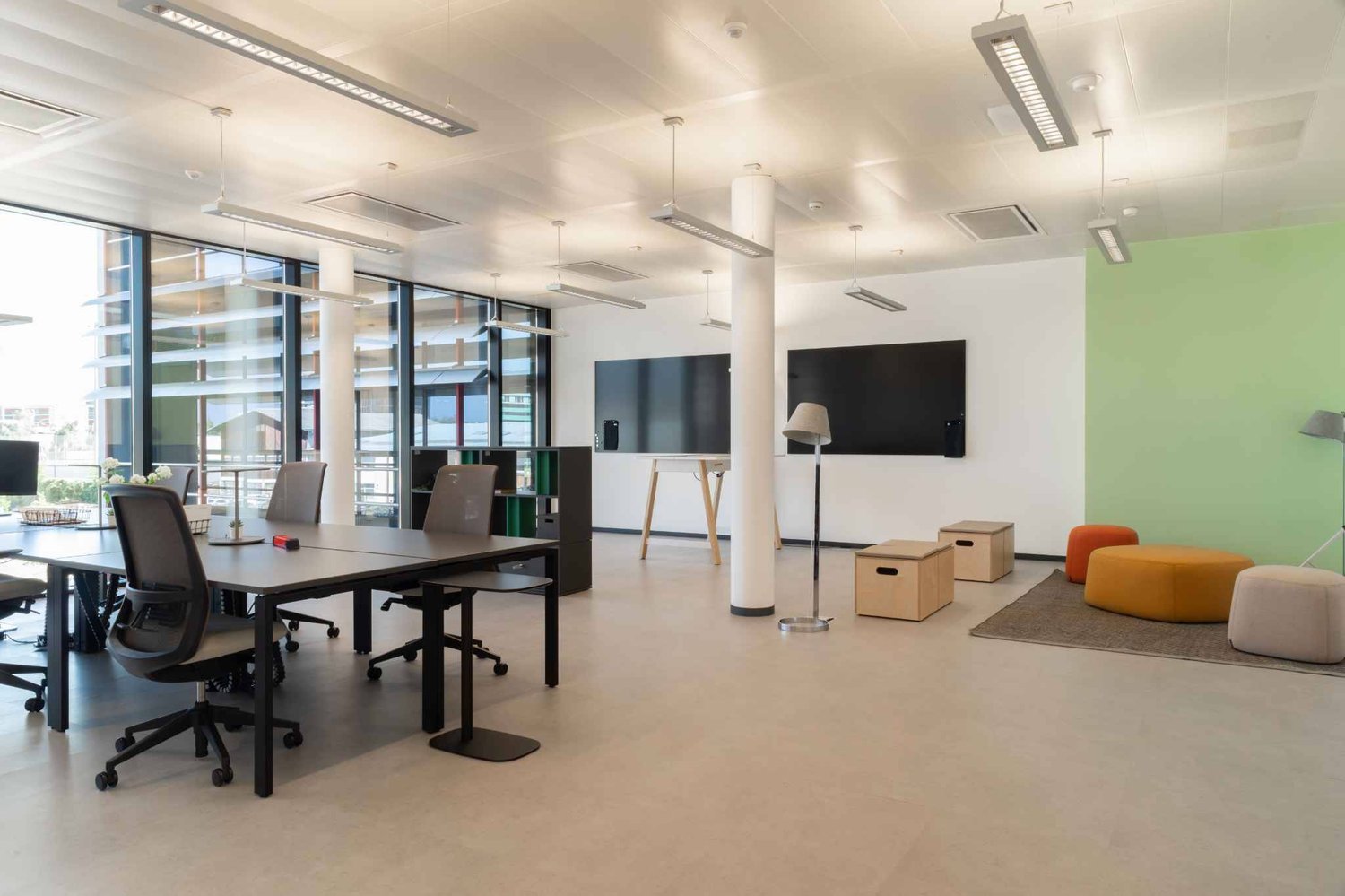 434m² office