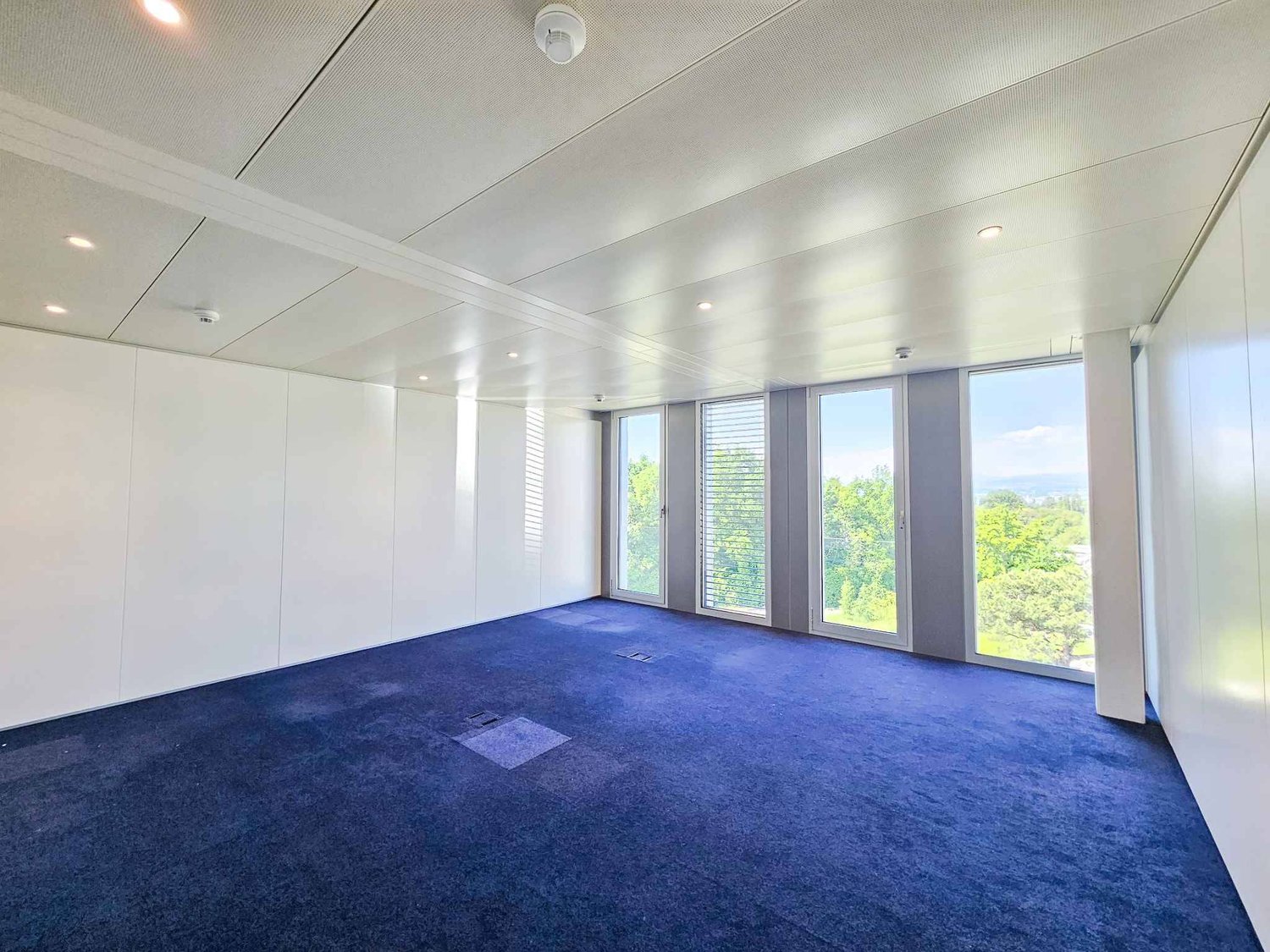 424m² office