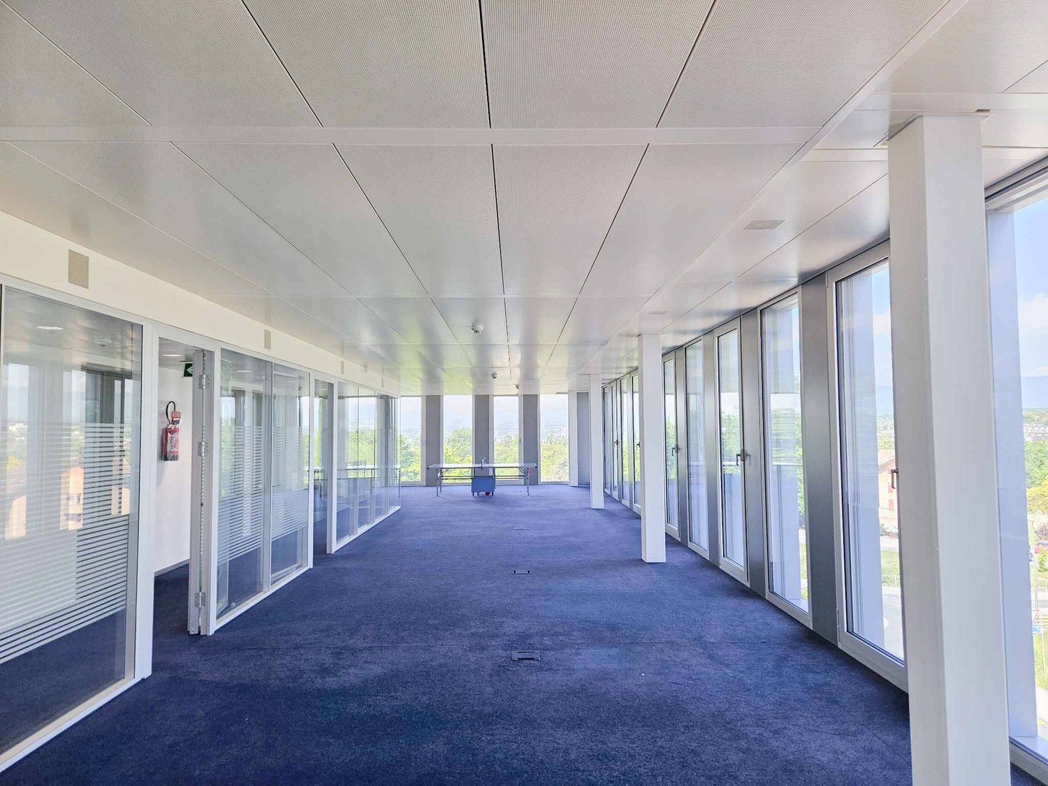 424m² office