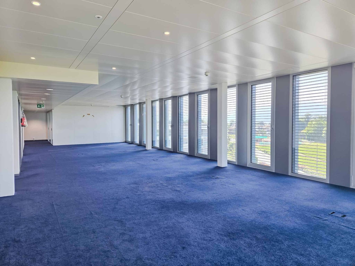 424m² office