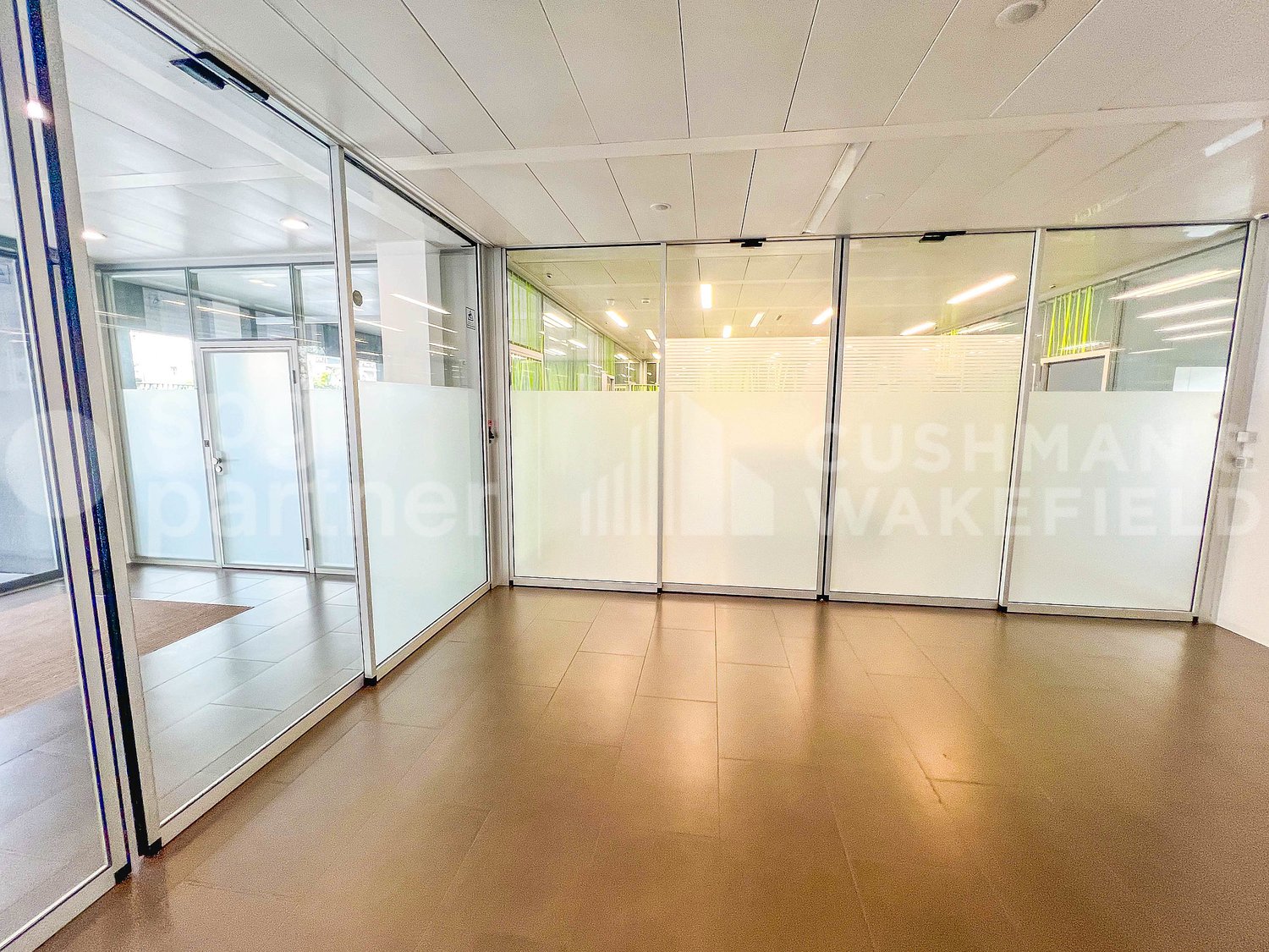 210m² office