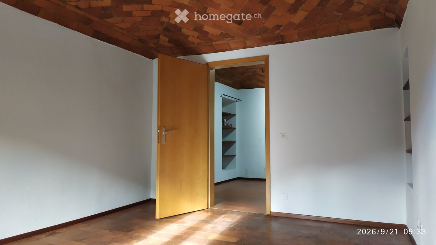 À louer à Pezzolo/Tesserete, Via Gola di lago 50, agréable appartement dans une maison historique au milieu de la verdure. Chauffage aux pellets/électrique. Salle de bain avec baignoire et bidet. Cave. Buanderie disponible deux jours par semaine. Jardin commun. Parking pratique à 300 fr. par an.