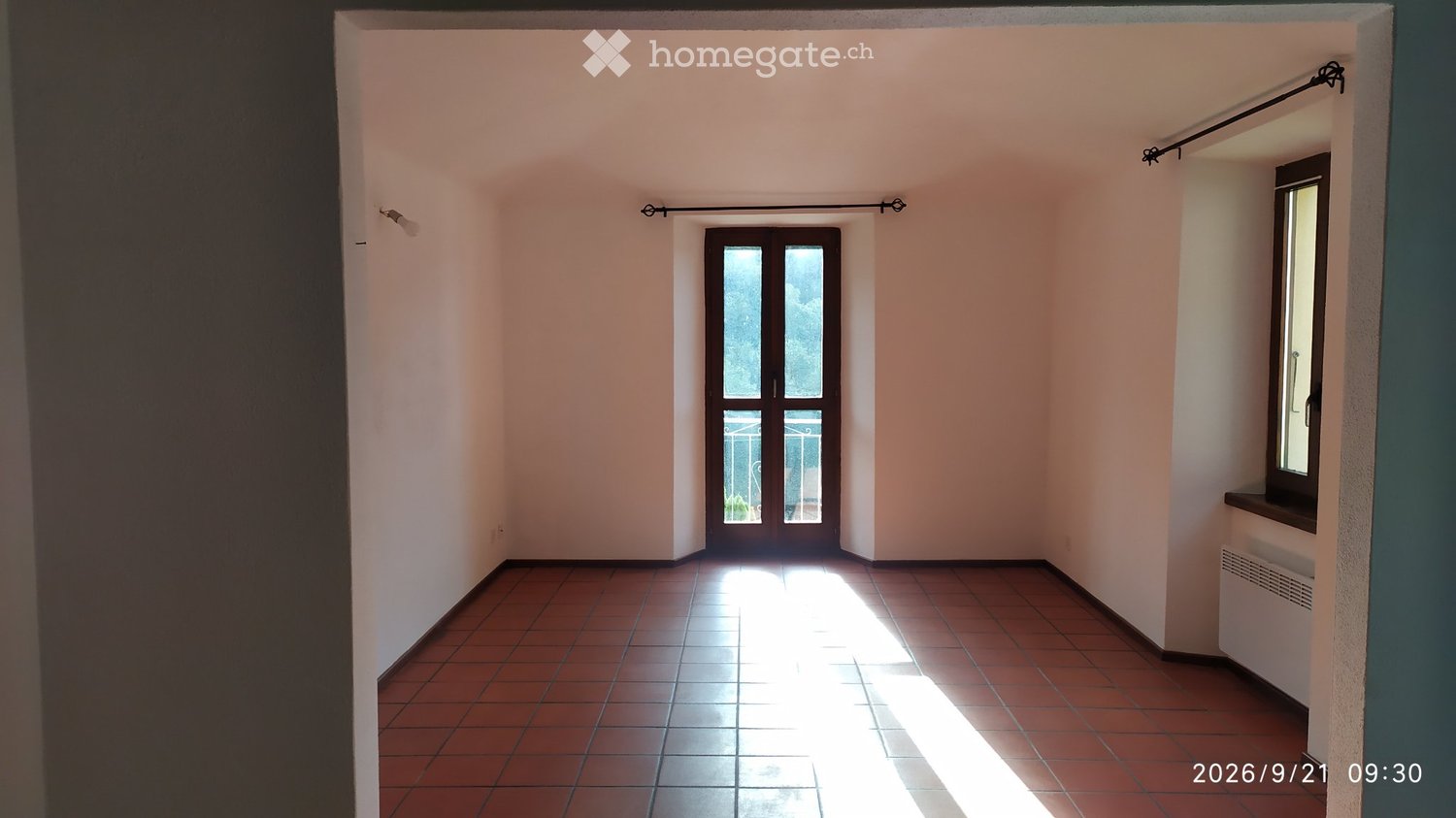 À louer à Pezzolo/Tesserete, Via Gola di lago 50, agréable appartement dans une maison historique au milieu de la verdure. Chauffage aux pellets/électrique. Salle de bain avec baignoire et bidet. Cave. Buanderie disponible deux jours par semaine. Jardin commun. Parking pratique à 300 fr. par an.