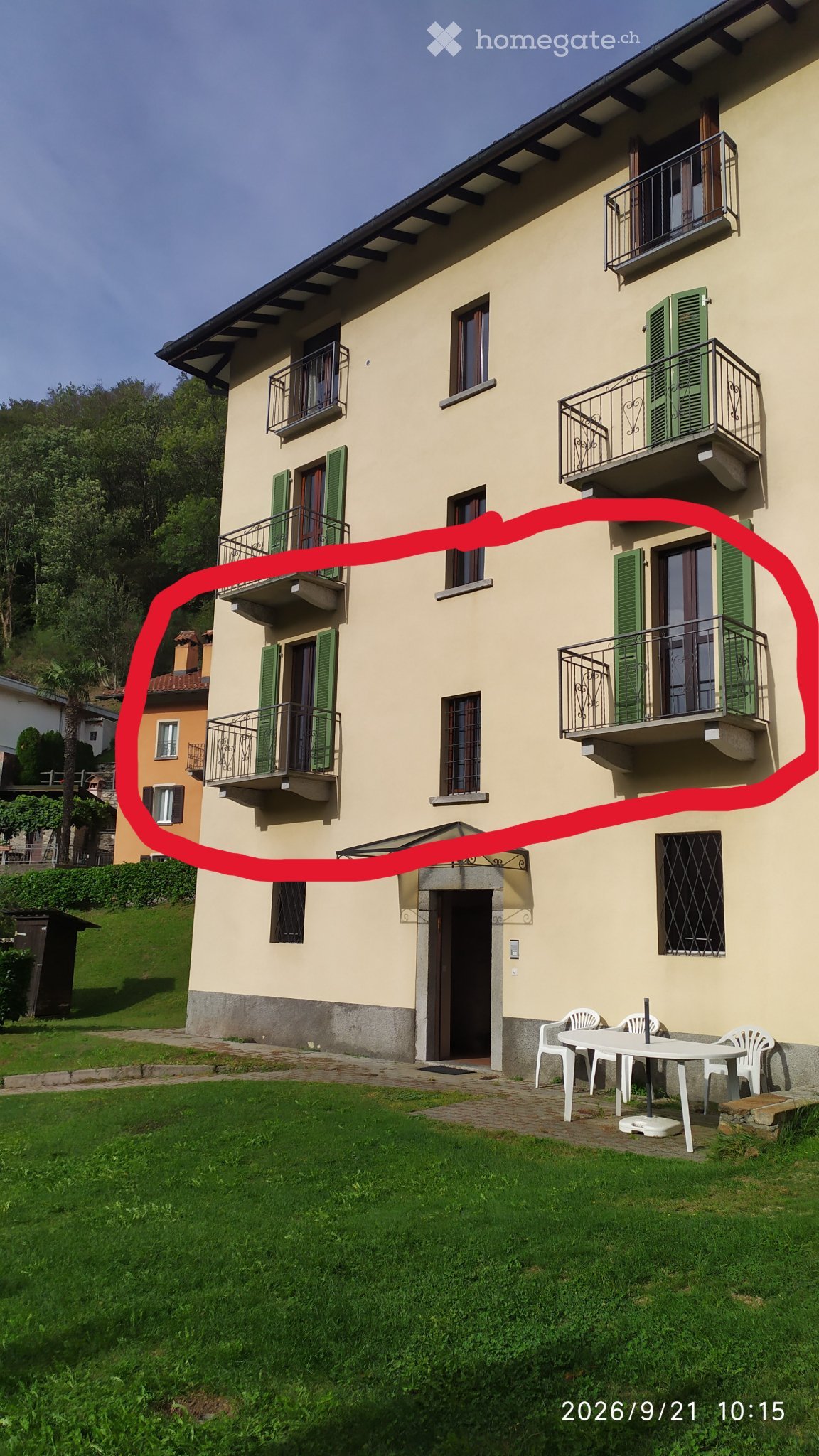 À louer à Pezzolo/Tesserete, Via Gola di lago 50, agréable appartement dans une maison historique au milieu de la verdure. Chauffage aux pellets/électrique. Salle de bain avec baignoire et bidet. Cave. Buanderie disponible deux jours par semaine. Jardin commun. Parking pratique à 300 fr. par an.
