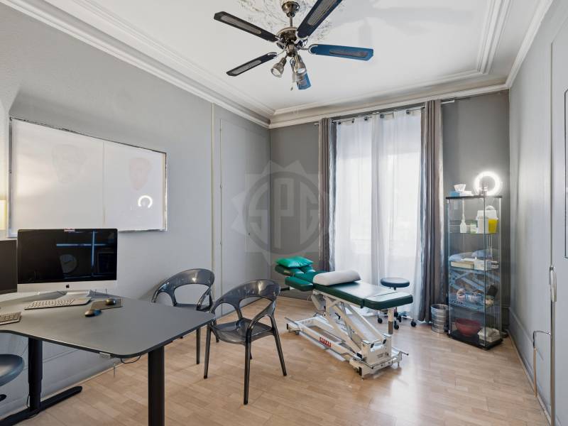 146m² office