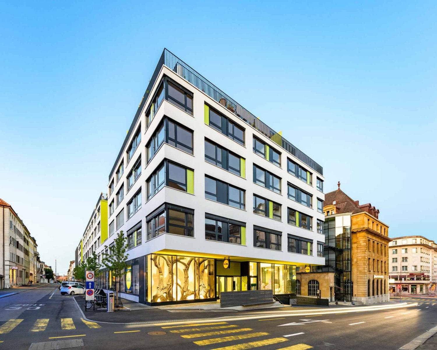 339m² arcade