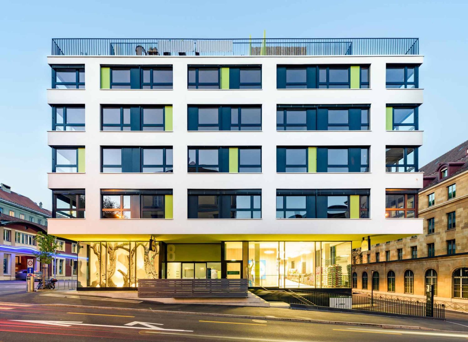 339m² arcade