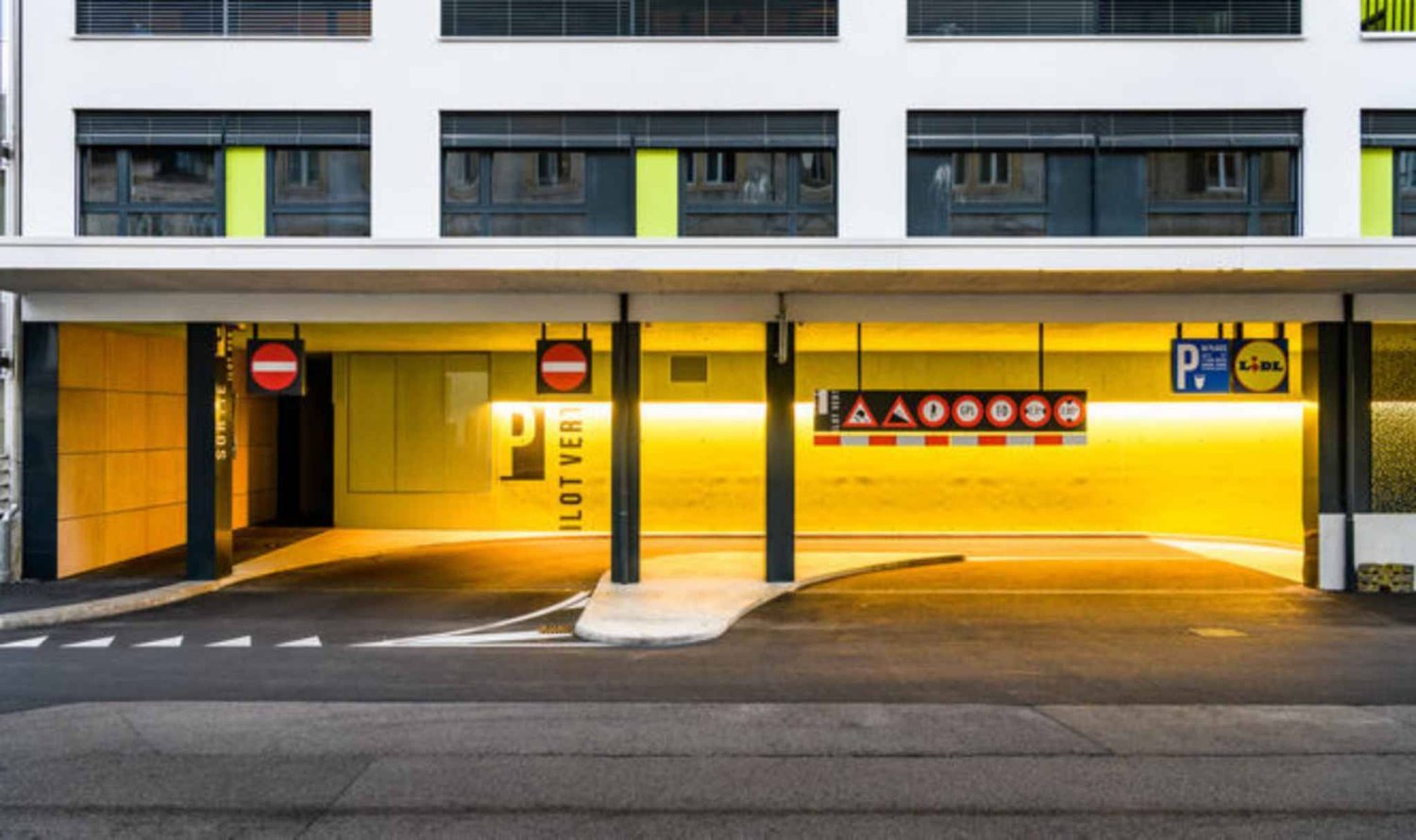 339m² arcade