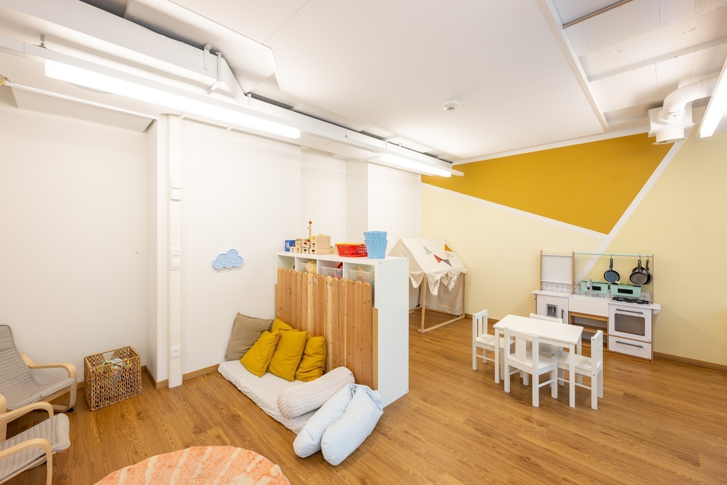 300m² office