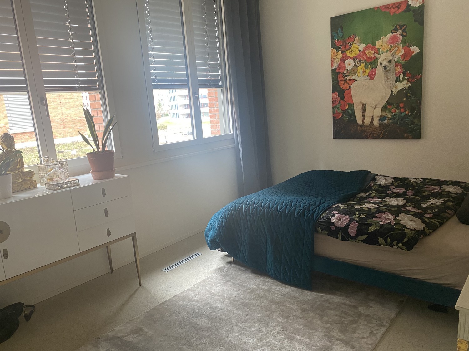 Chambre dans une colocation

Je sous-loue ma chambre meublée de 15 m2 dans un grand appartement de 145 m2 à Zurich du 13 octobre au 30 novembre.

La chambre est équipée d'un lit confortable de 160 cm et d'espaces de rangement.
Vous aurez accès aux parties communes de l'appartement, comprenant :
Cuis