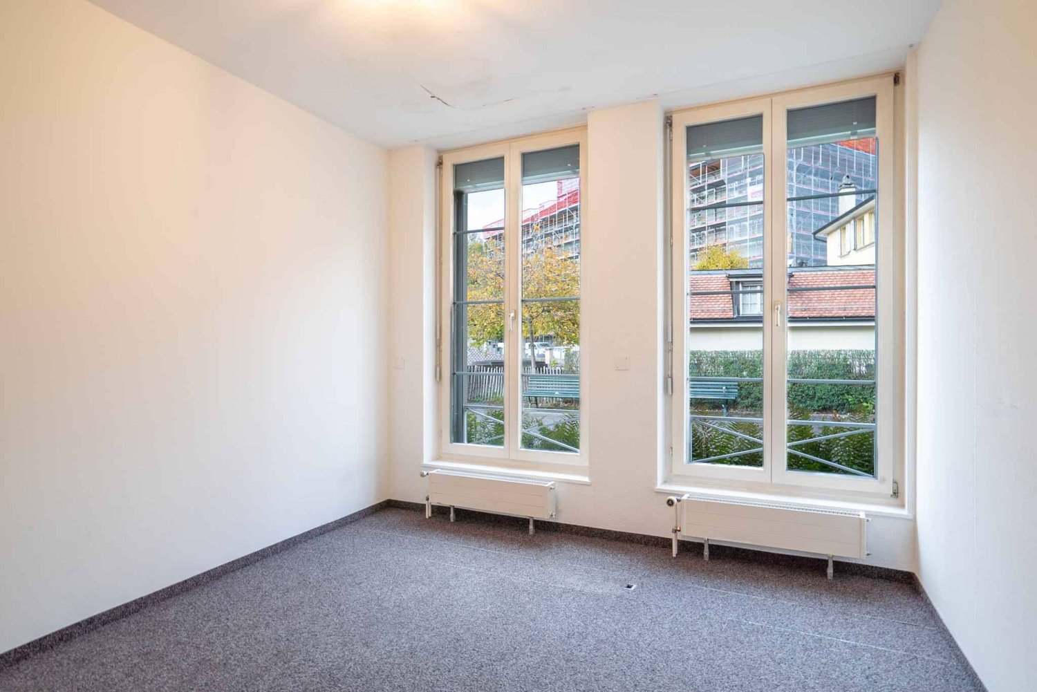217m² office, photo 1 sur 6