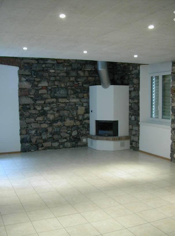 Maison individuelle de 4 ½ pièces

Immeuble tessinois composé de deux maisons contiguës, construit en pierre. 
La maison, à l'architecture très caractéristique avec les murs intérieurs en pierre apparente dans le salon, d'environ 180 mq, est composée de : 
entrée indépendante, deux salles de bains, , photo 2 sur 5