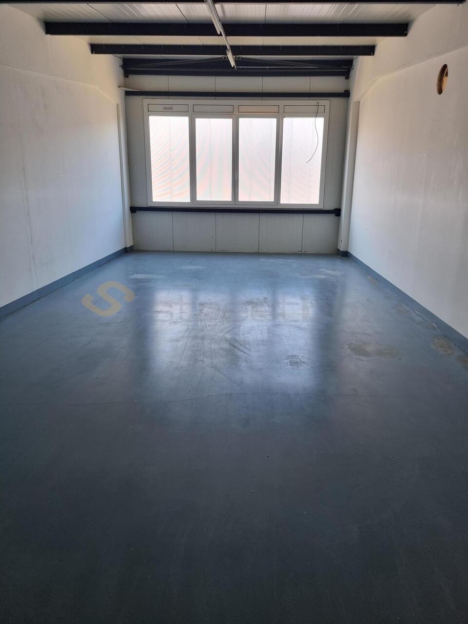 120m² commercial