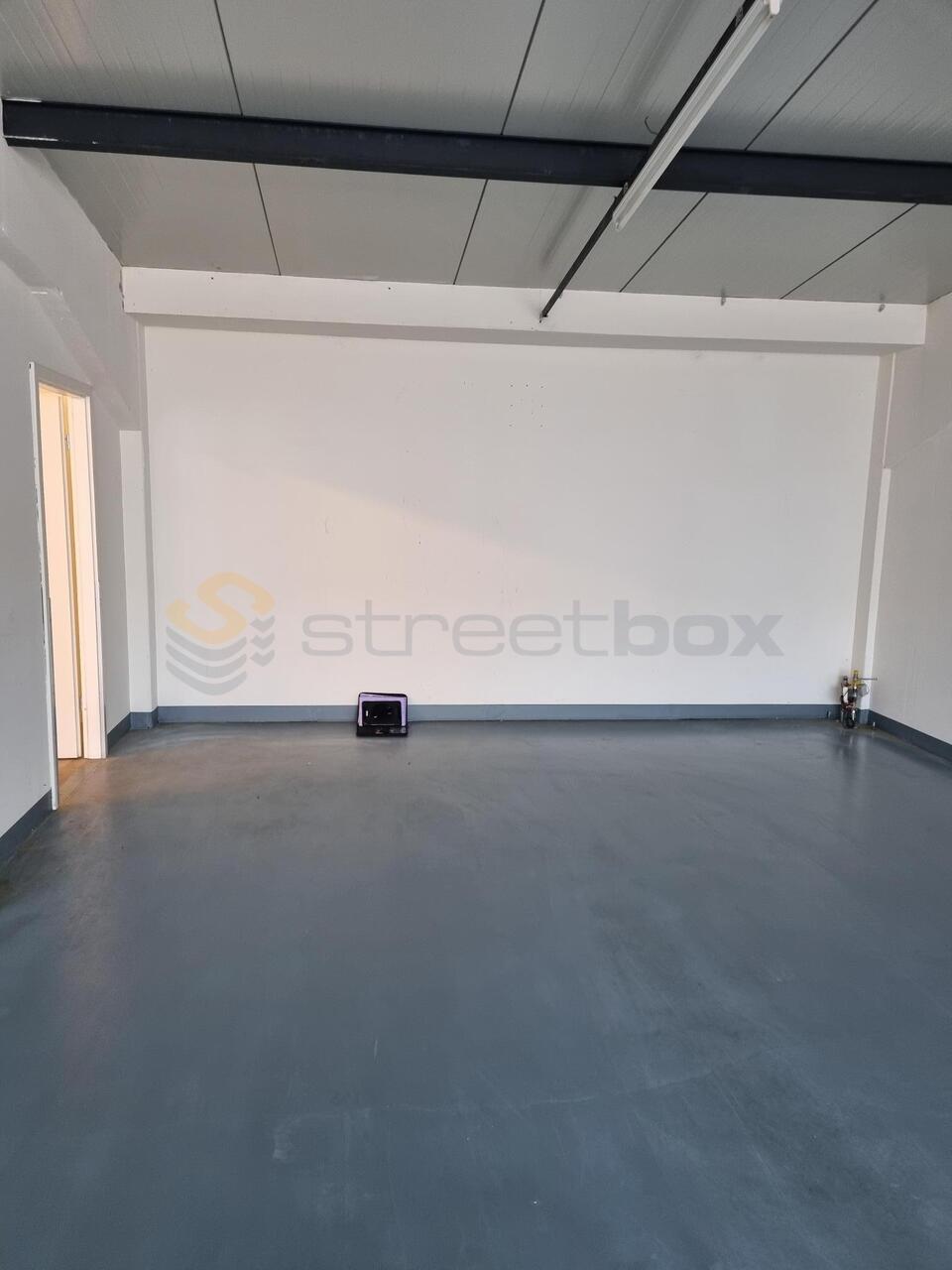 120m² commercial