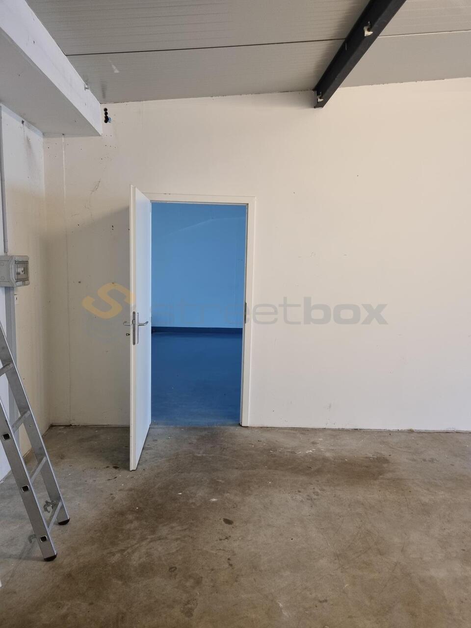120m² commercial