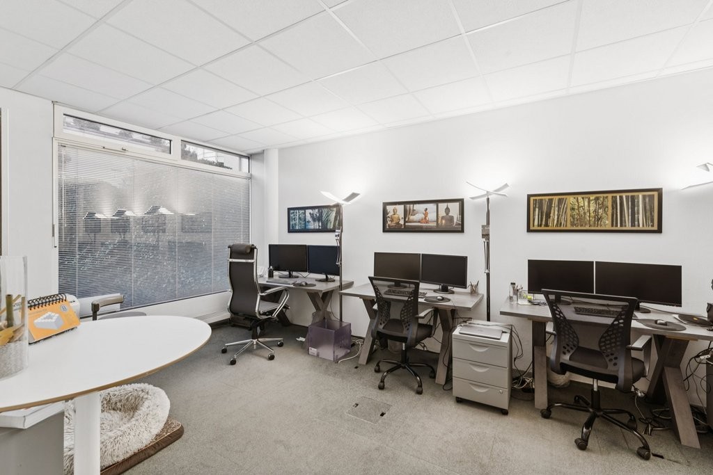 103m² office
