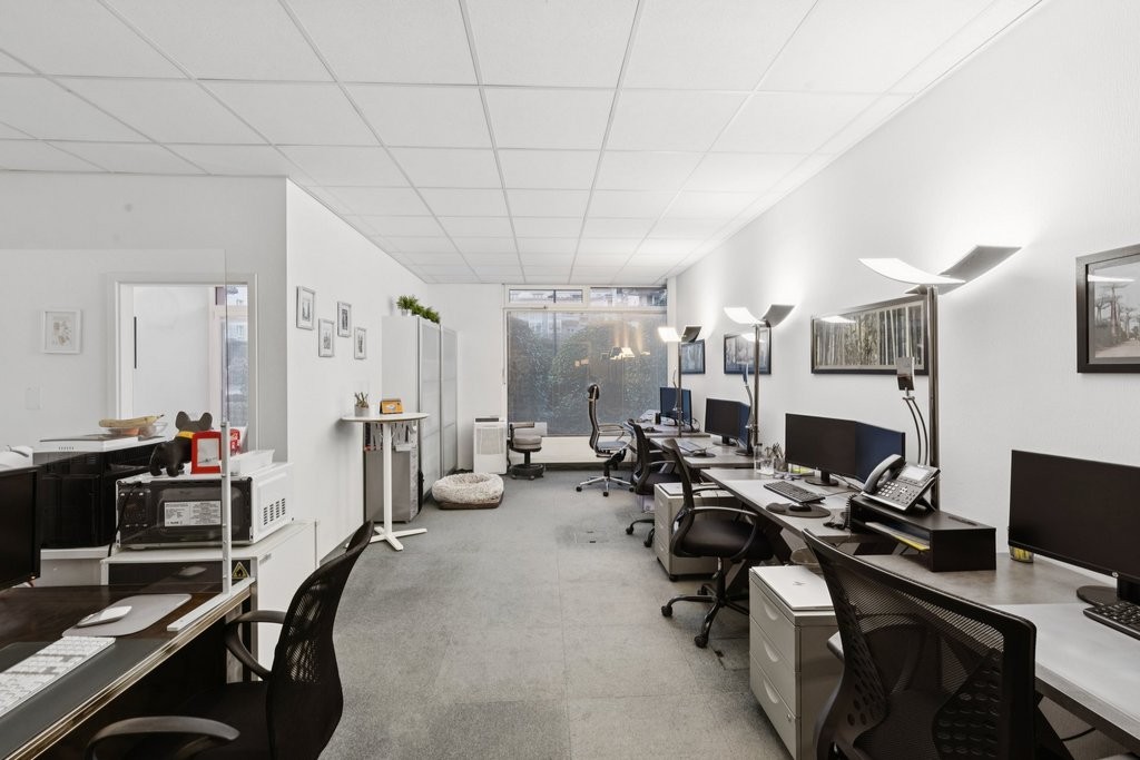 103m² office