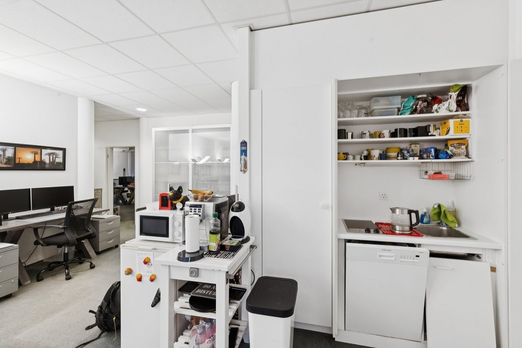 103m² office