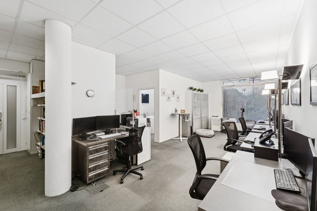103m² office
