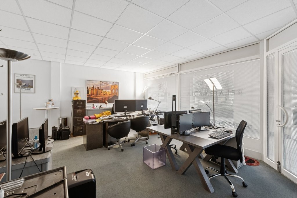 103m² office