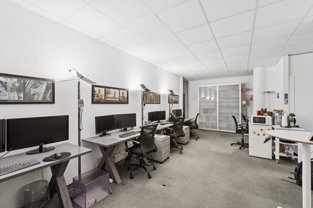 103m² office