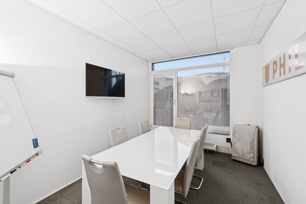 103m² office