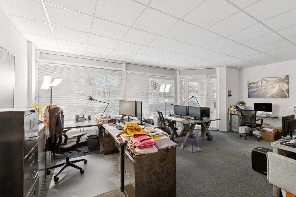 103m² office