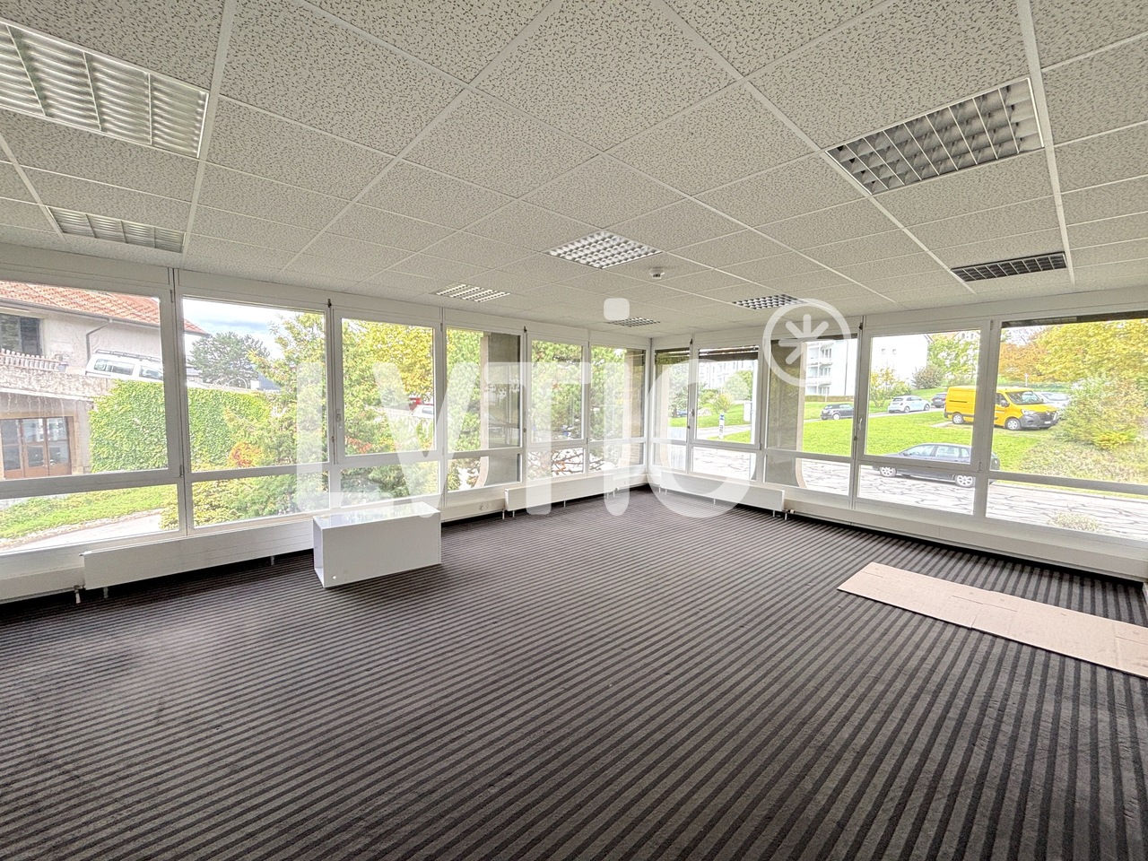 640m² shop