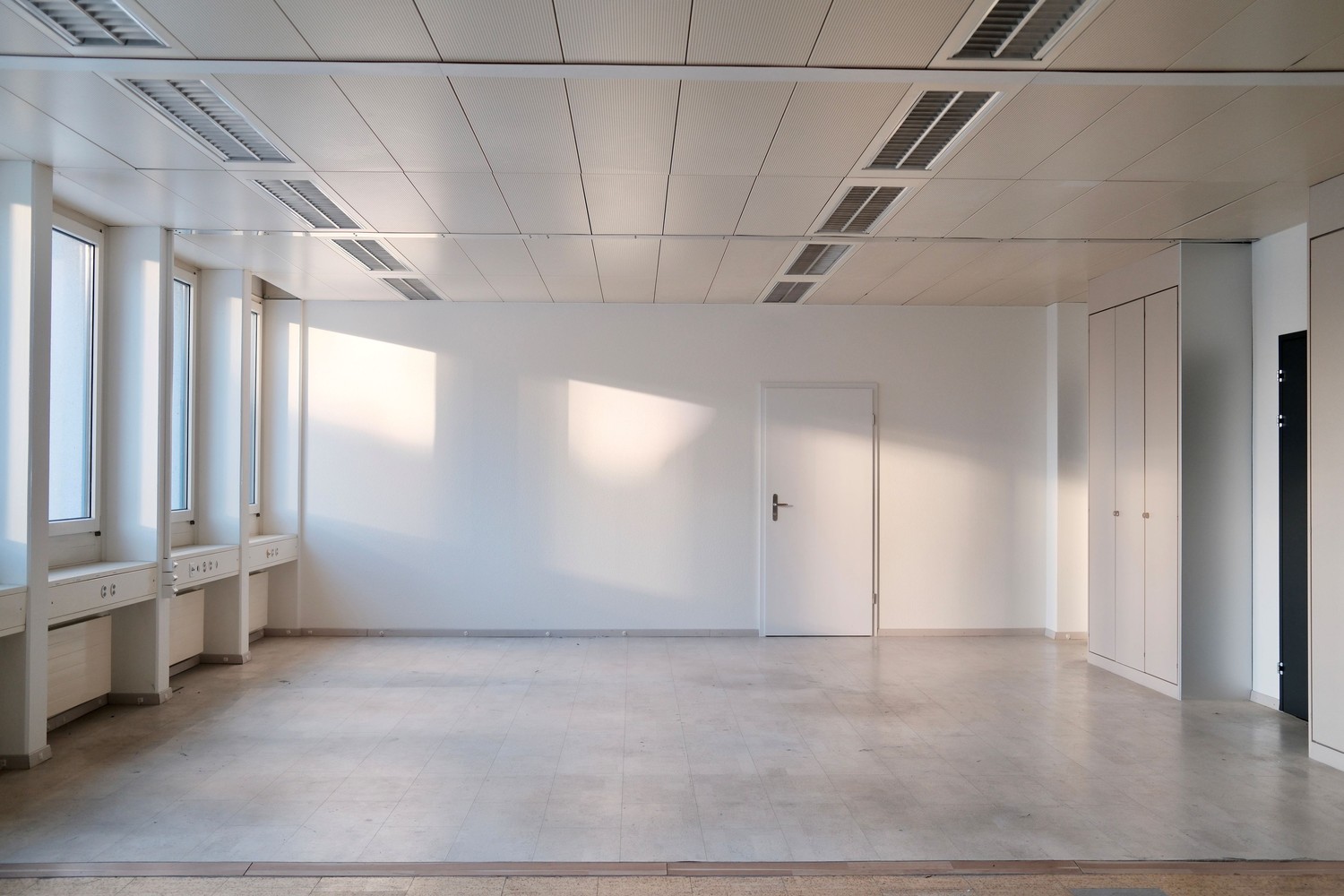 60-60m² commercial, photo 1 sur 4